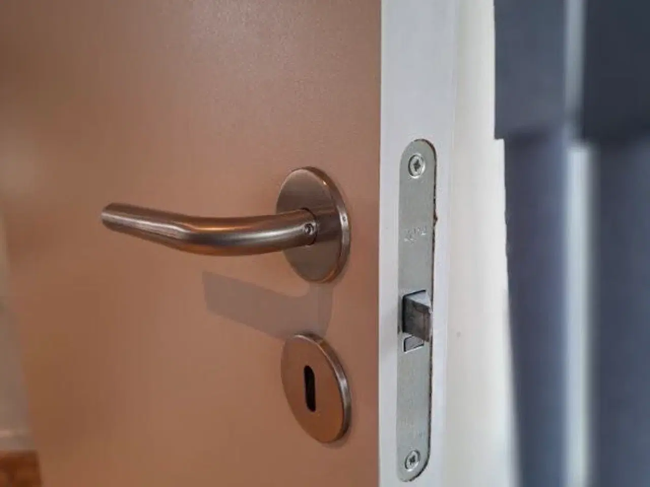 Billede 5 - Dør med karm uden greb sælges