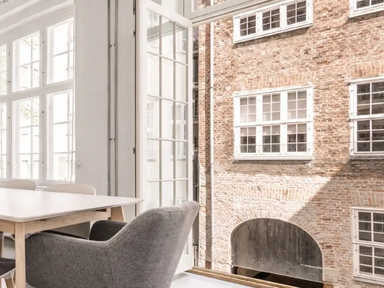 Billede 1 - Kontor i gennem-renoveret ejendom