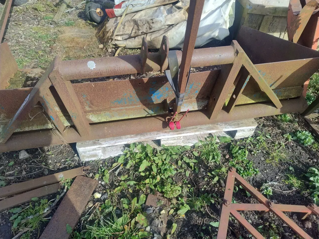 Billede 1 - Bag skuffe sælges 