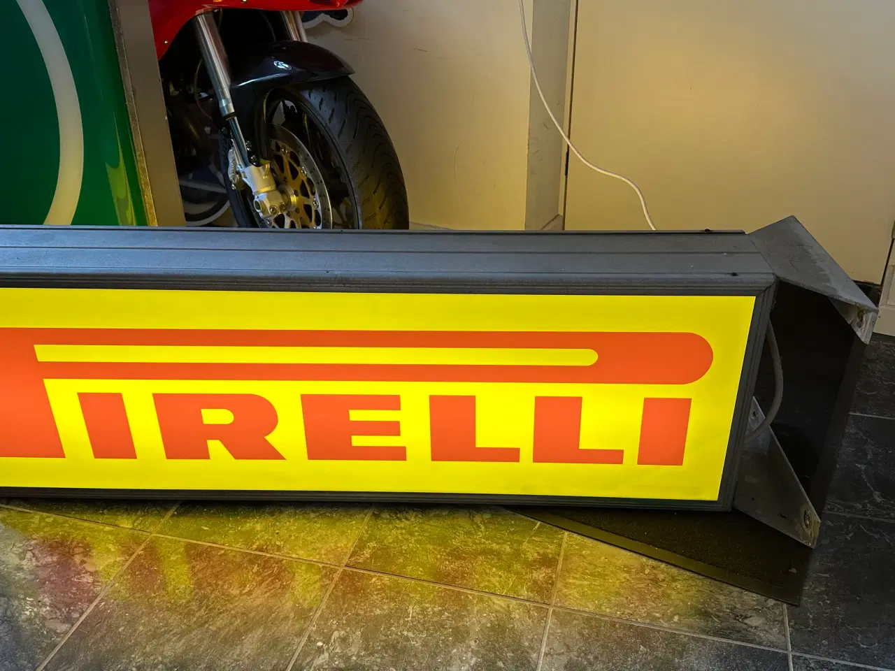 Billede 3 - Pirelli lysskilt