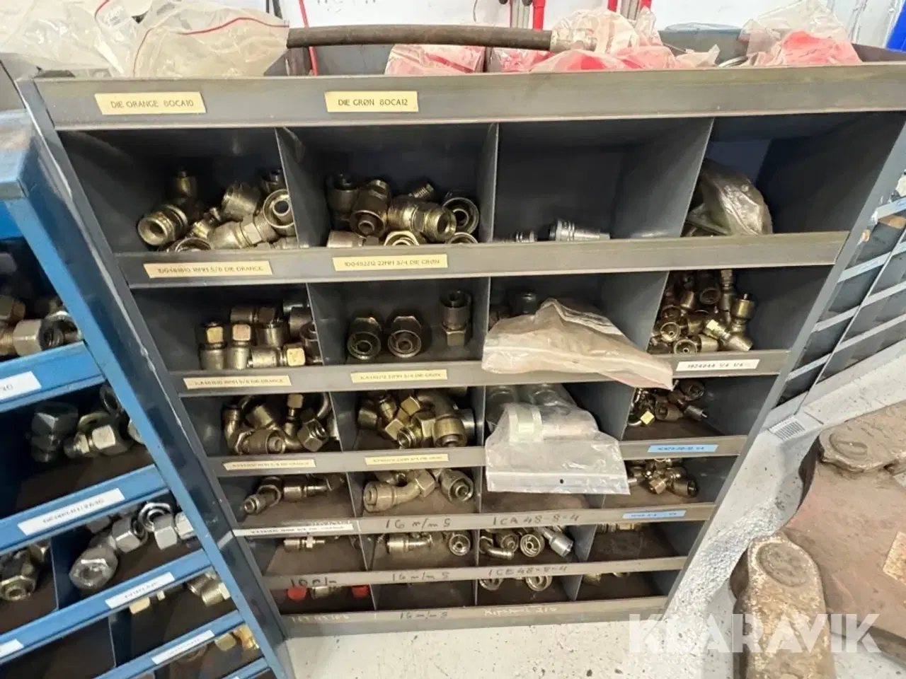 Billede 10 - Reoler med fittings