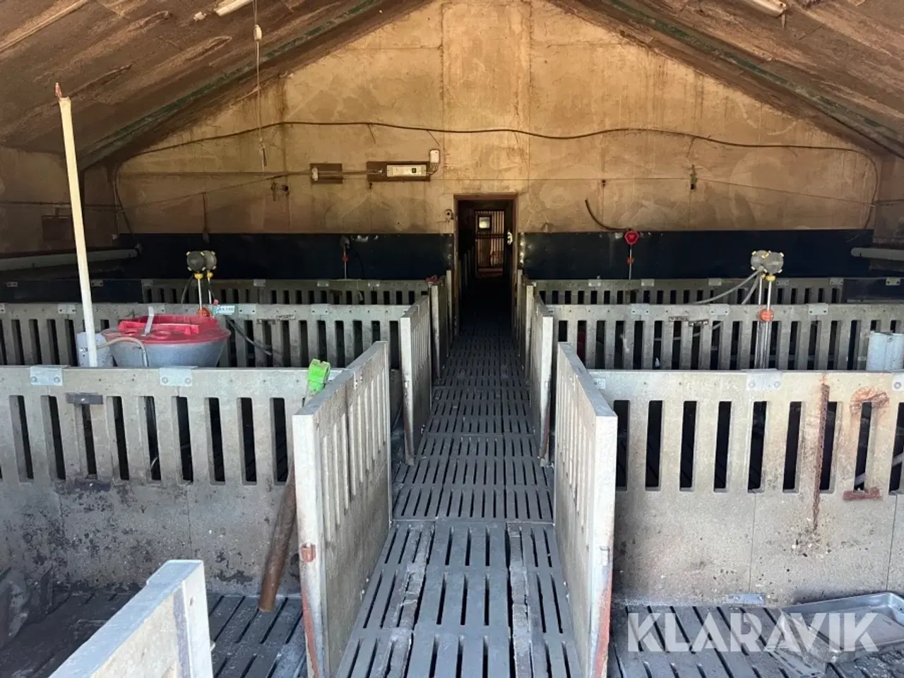 Billede 1 - Grisestier med beton inventar og foderautomater 8 styk