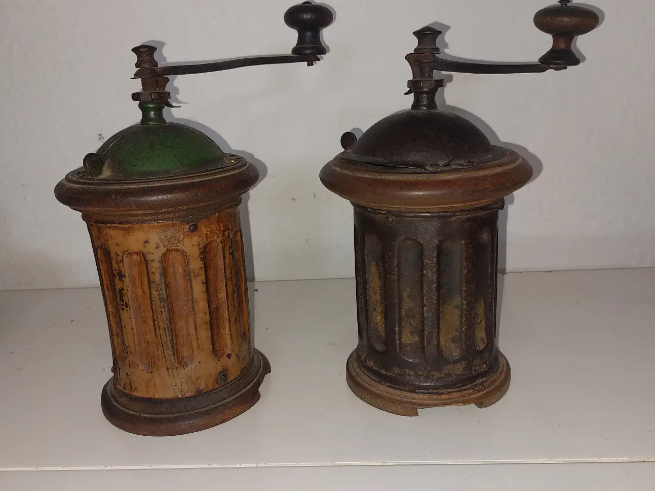 Billede 1 - 2 smukke antike dekorativ kaffemøller