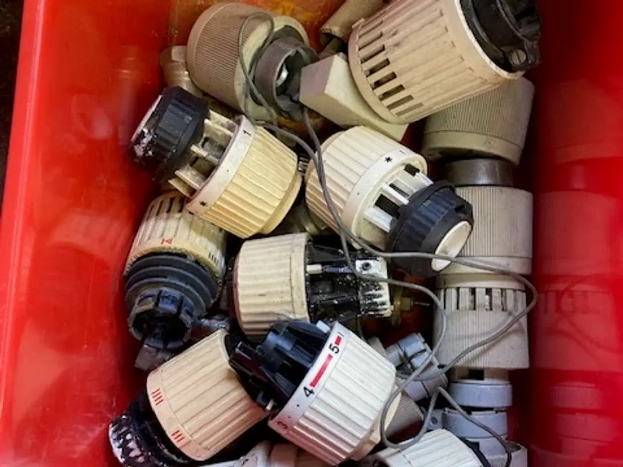 Billede 2 - Termostatventiler i overskud !