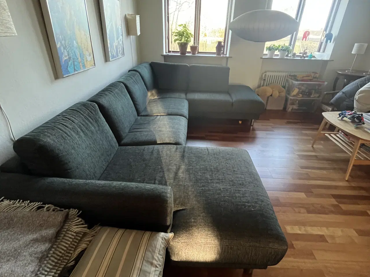 Billede 3 - Hjørnesofa med chaiselong og puf 