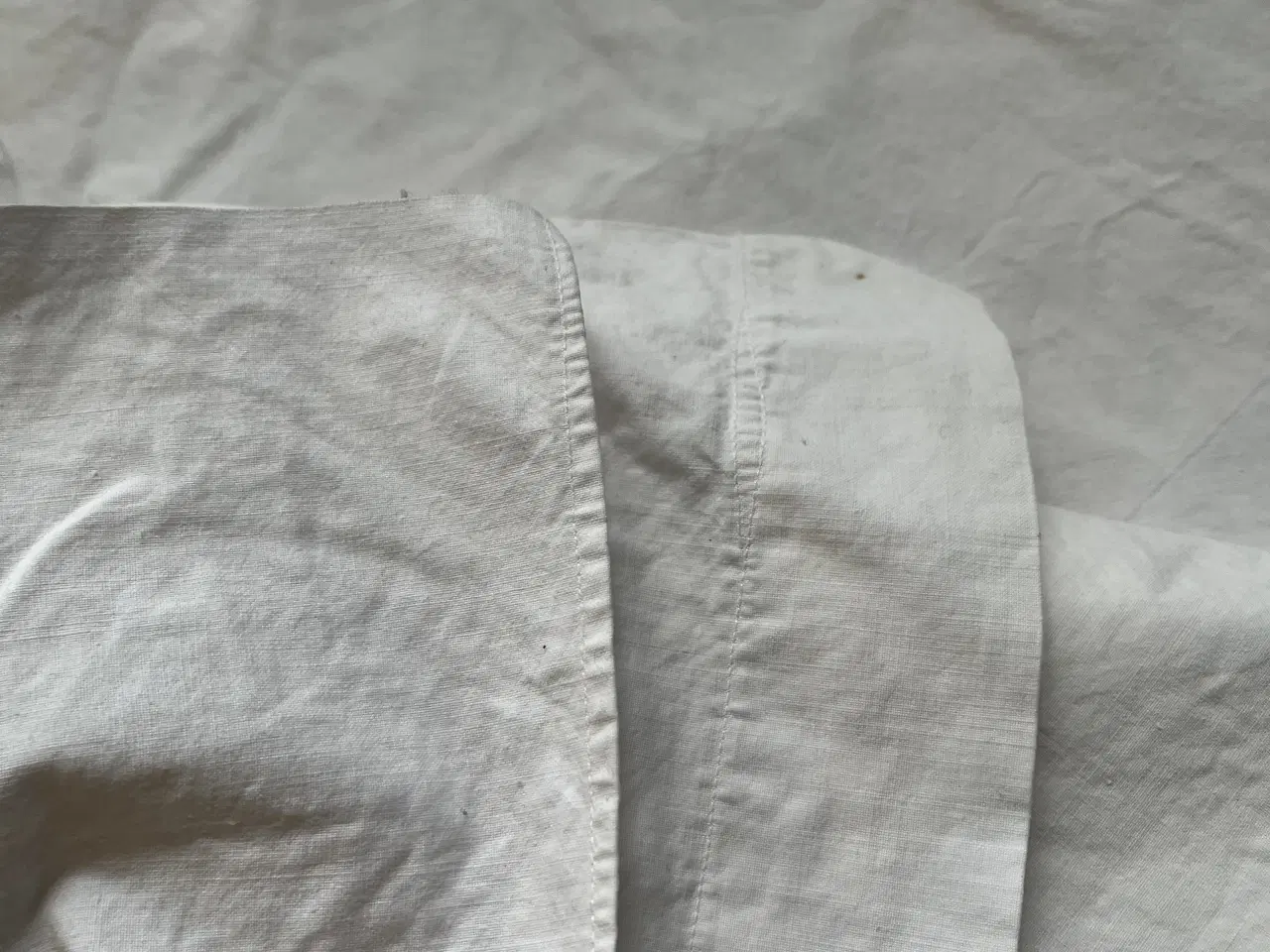 Billede 4 - Sengetæppe med broderi