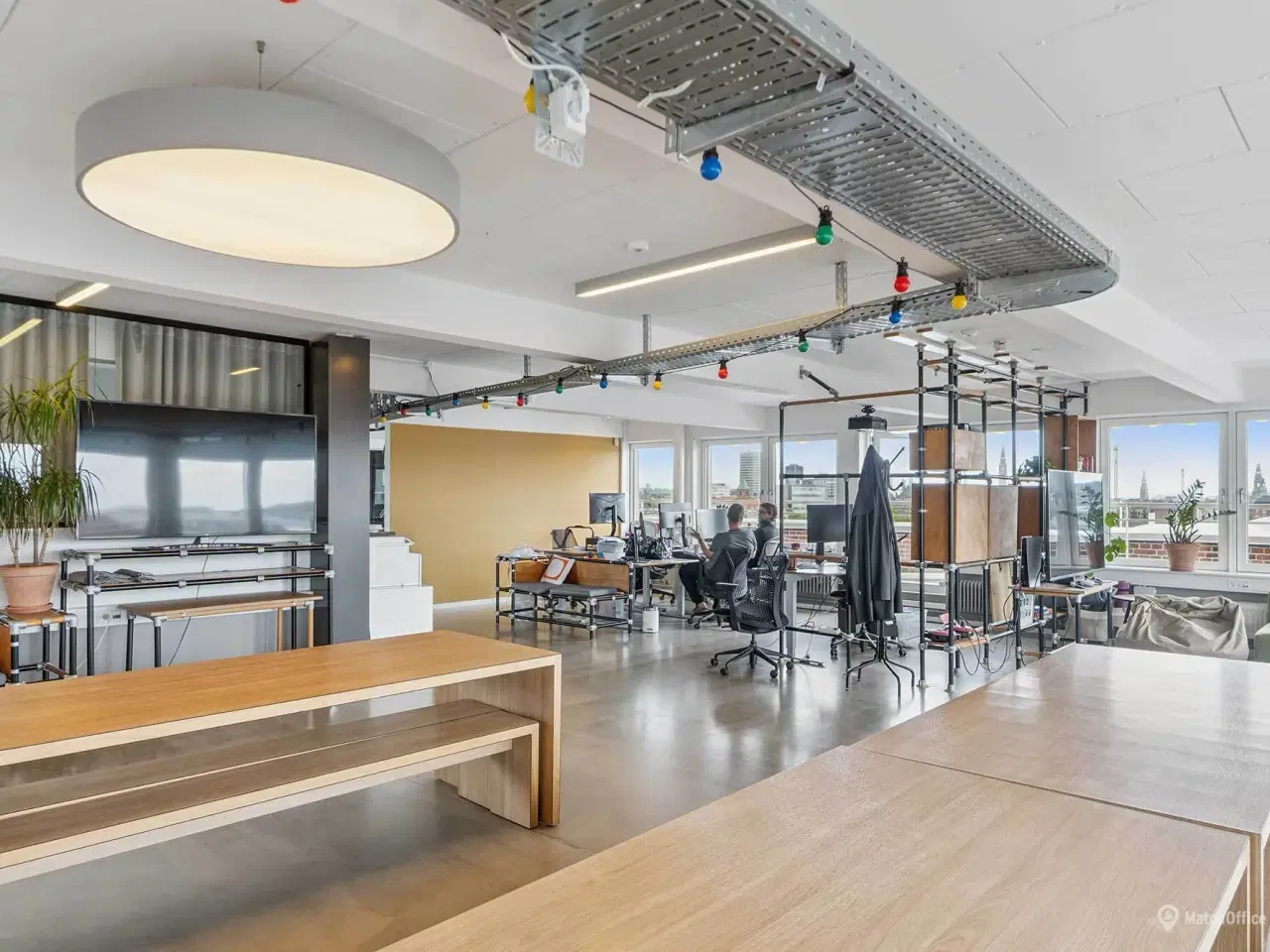 Billede 3 - Kontor med panoramaudsigt over byen og privat terrasse