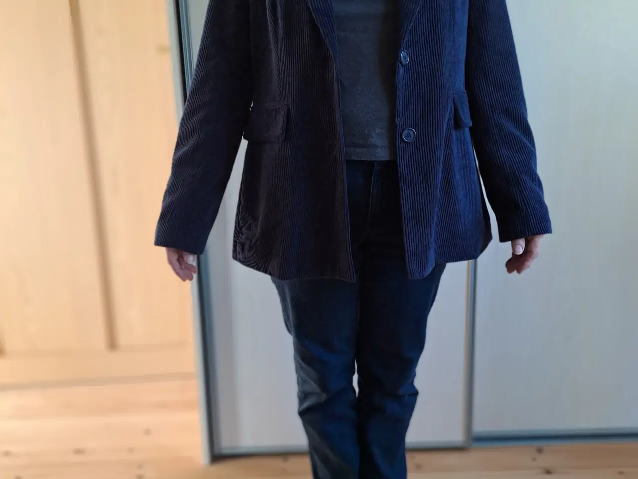 Billede 6 - Fløjslblazer fra Gina Tricot