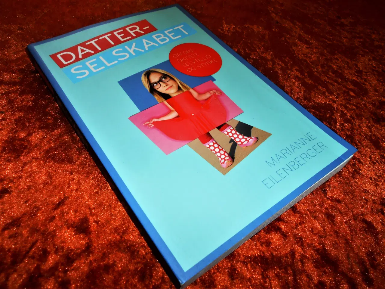 Billede 1 - Datterselskabet, Marianne Eilenberger
