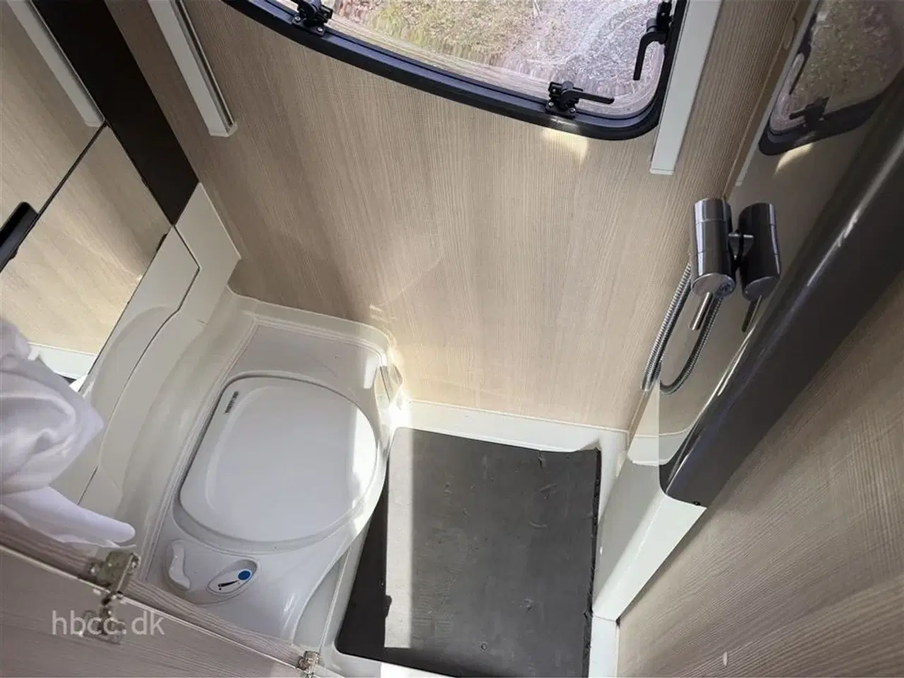 Billede 6 - 2012 - Adria Action 361 LH   Adria Action 361 LH – Let rejsevogn med fortelt og ikonisk design