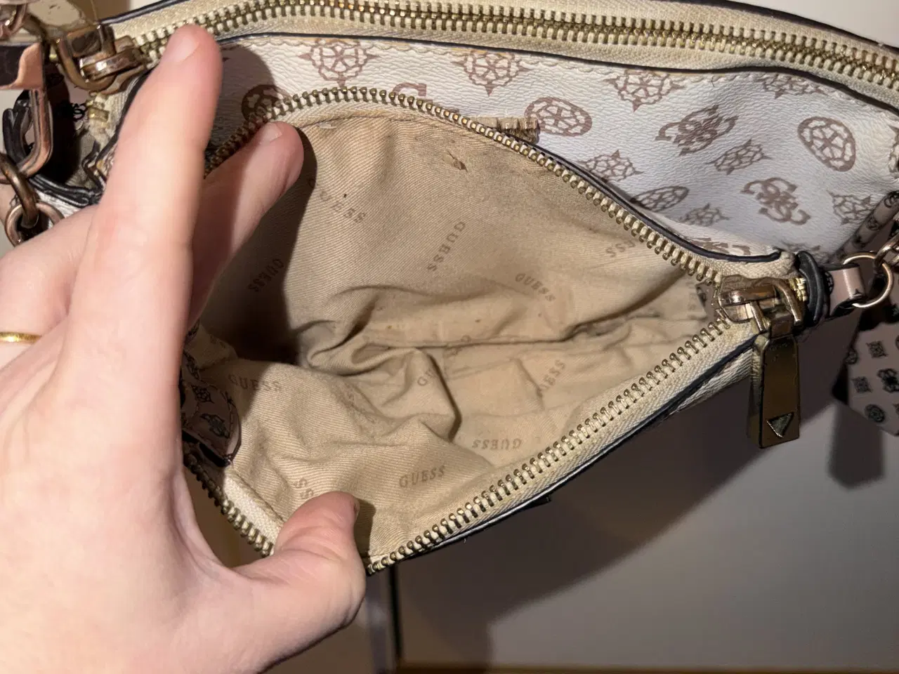 Billede 5 - GUESS Skuldertaske