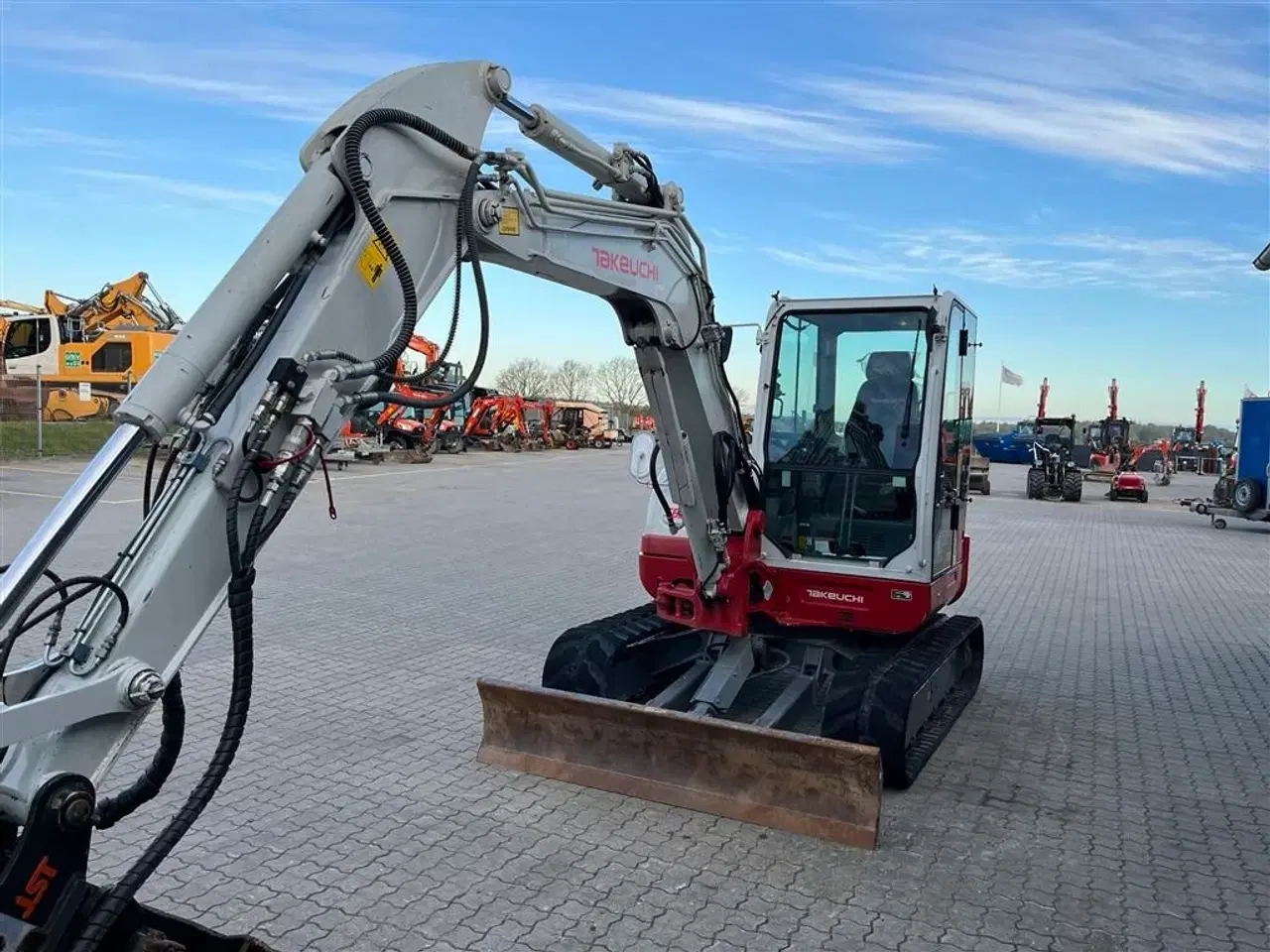 Billede 4 - Takeuchi TB260 Aftagelige Engcon rotortilt og centralsmørring.