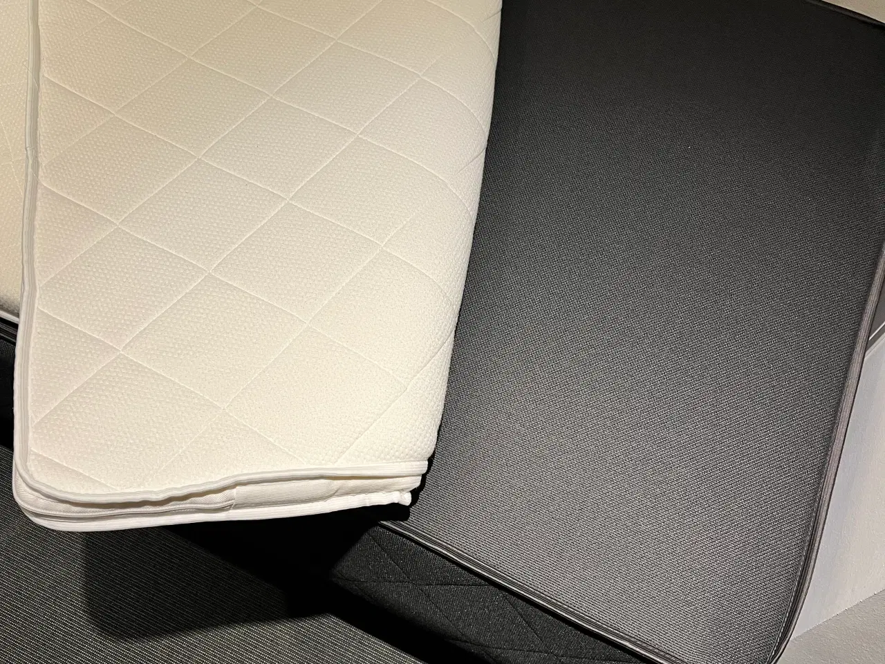 Billede 1 - Seng så god som NY