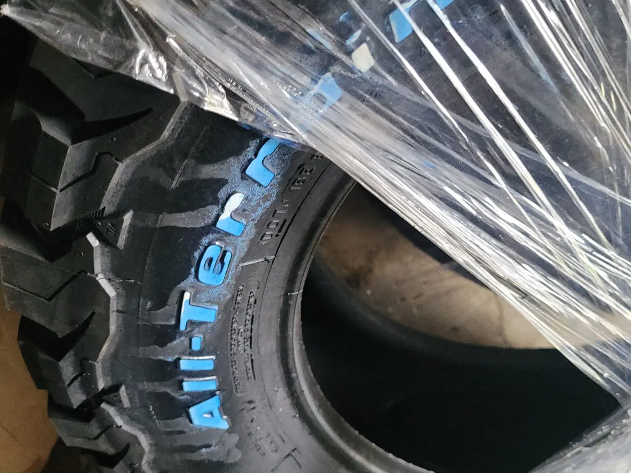 Billede 2 - LT 235 / 65 R 17