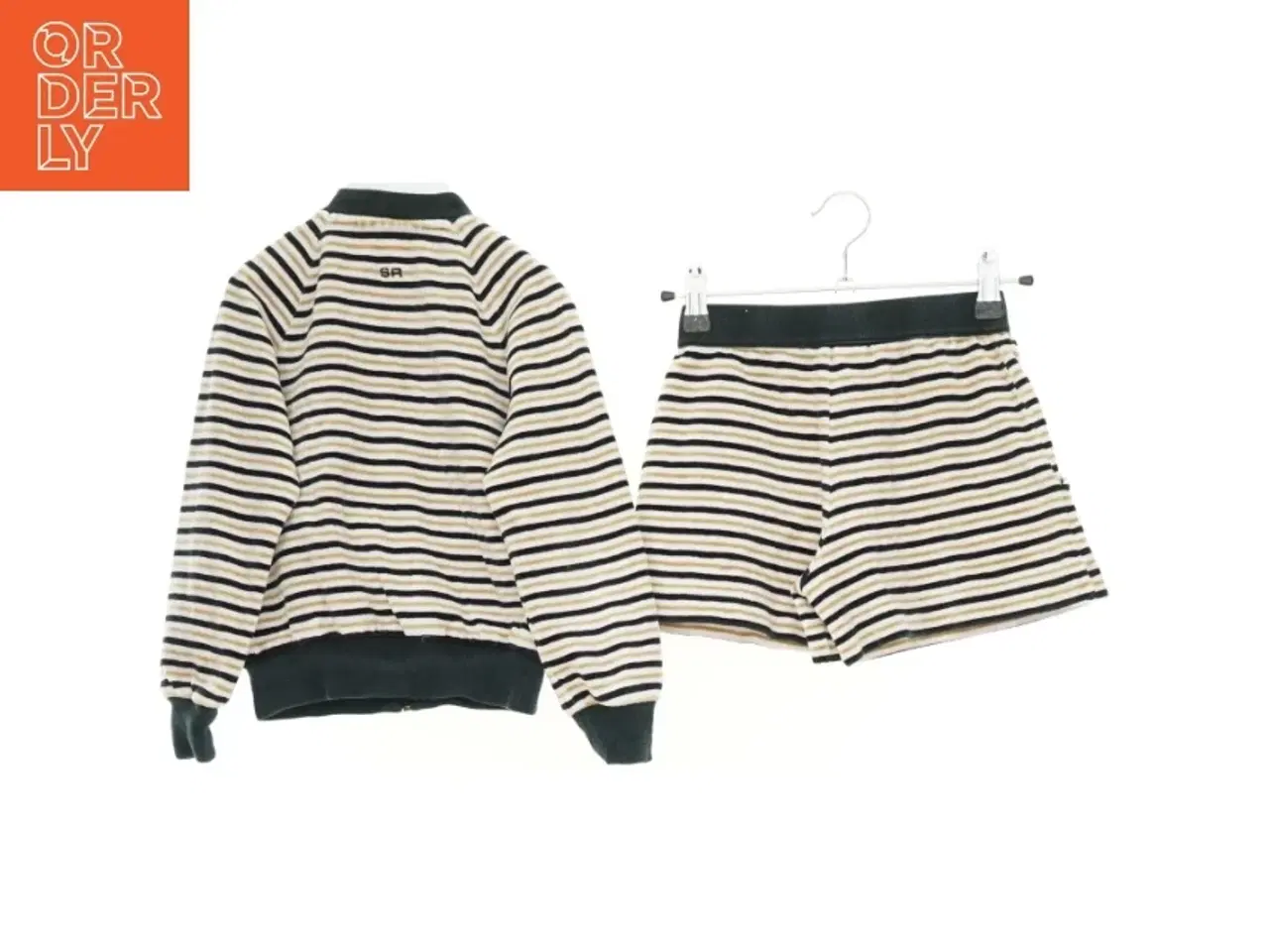 Billede 2 - Sæt børnetøj(2 dele) (str. 116 cm)