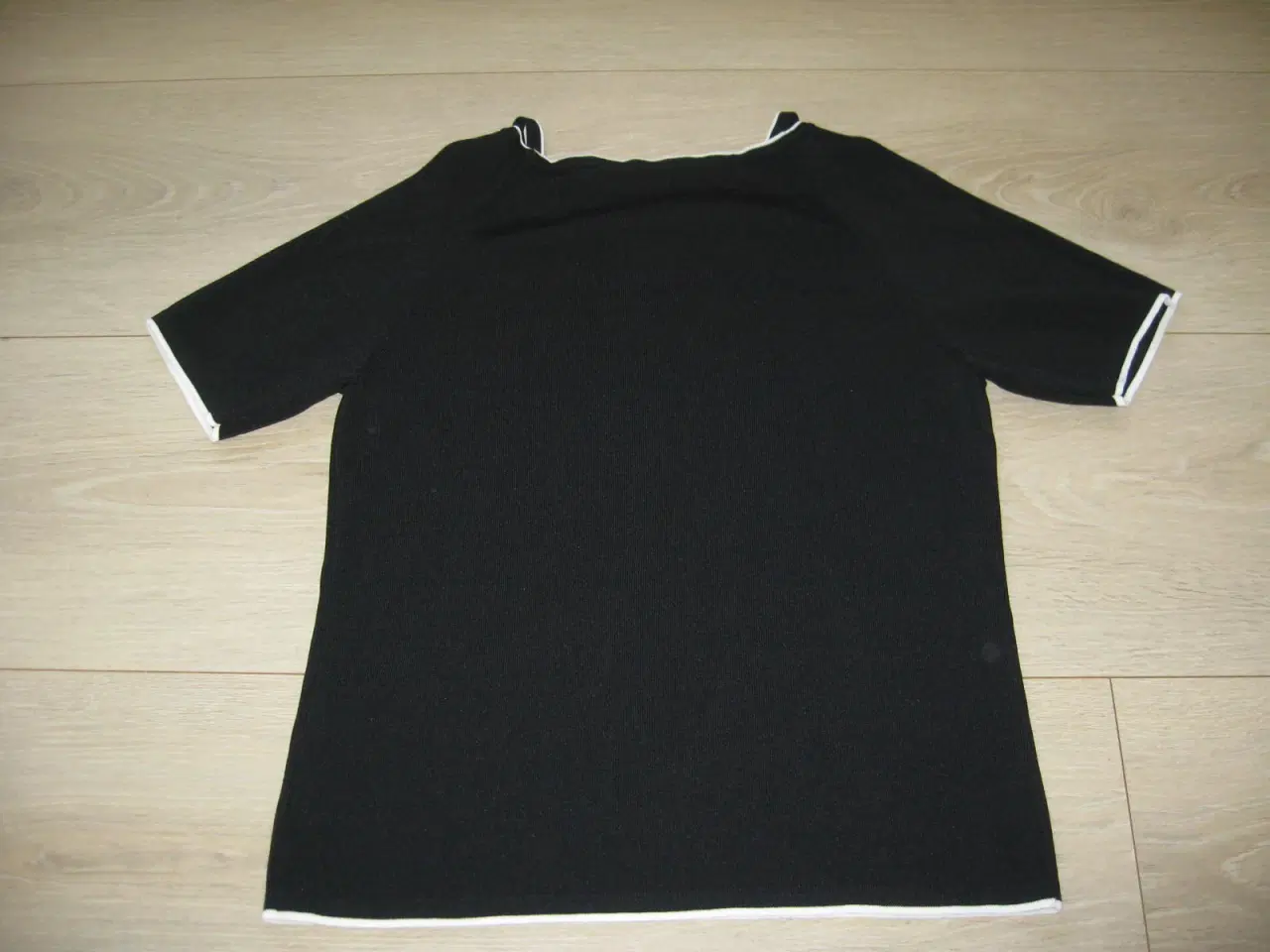 Billede 2 - Vintage bluse med flot udskæring str 40