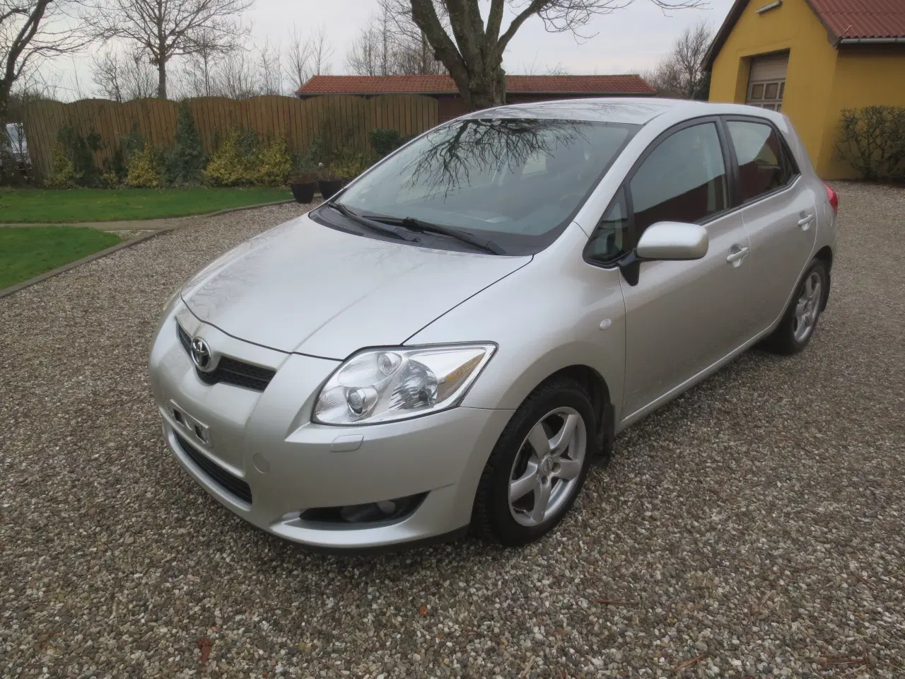 Billede 1 - Toyota Auris 1.6 i årg 2007 synet 9/24. 