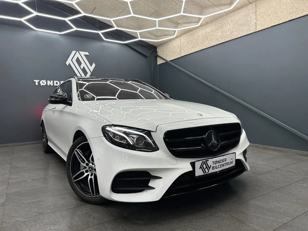 Billede 1 - Mercedes E220 d 2,0 AMG Line stc. aut.