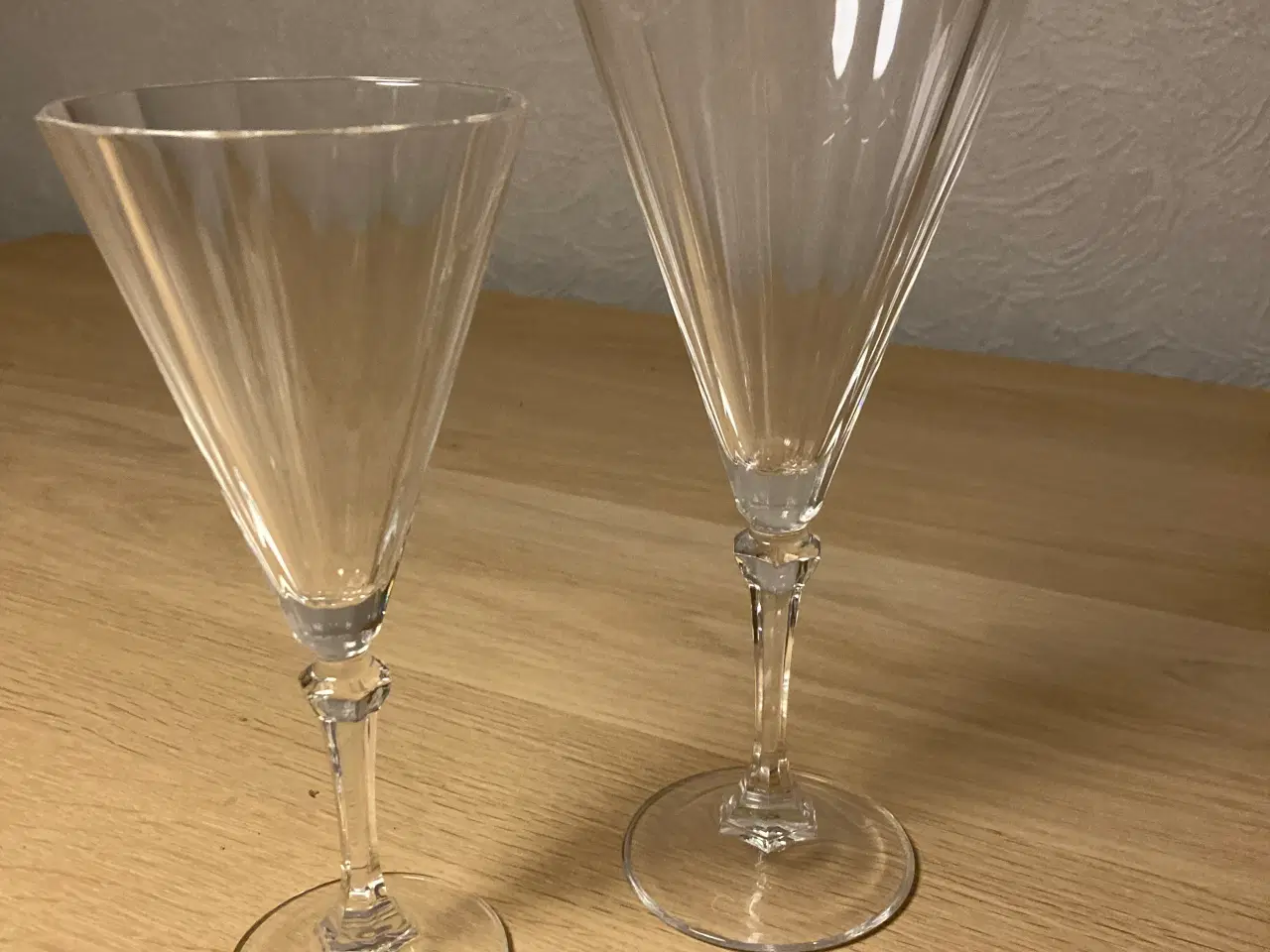 Billede 2 - Rødvinsglas og hvidvinsglas 