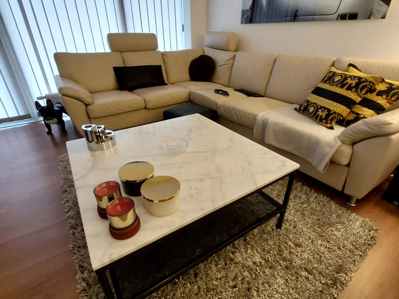 Billede 1 - Sofabord med marmorplade og sort glashylde