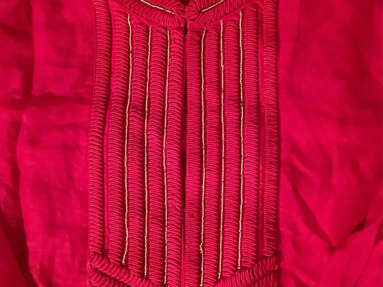 Billede 2 - Ubrugt rød bluse til salg