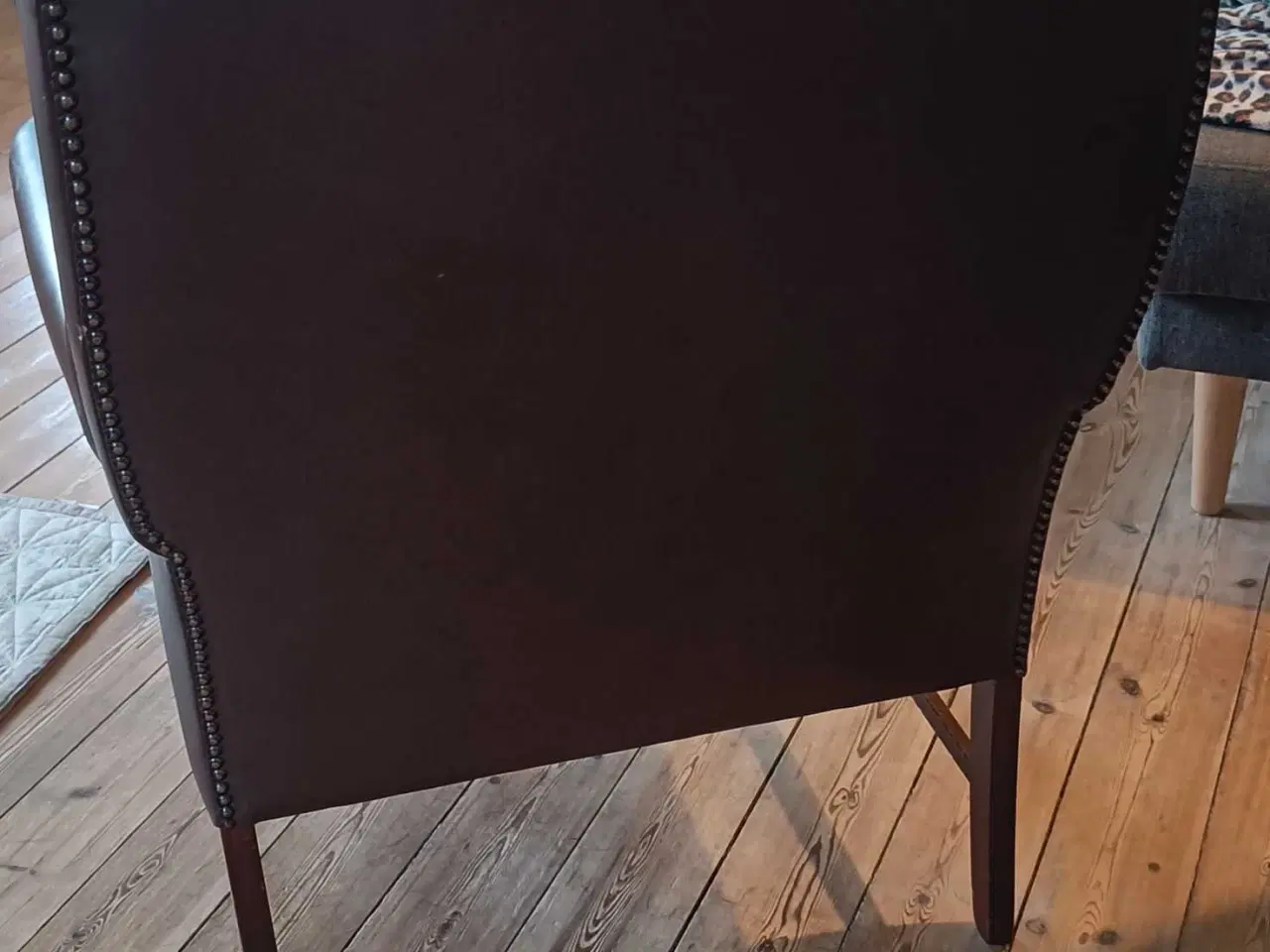 Billede 4 - Lænestol i Chesterfield look