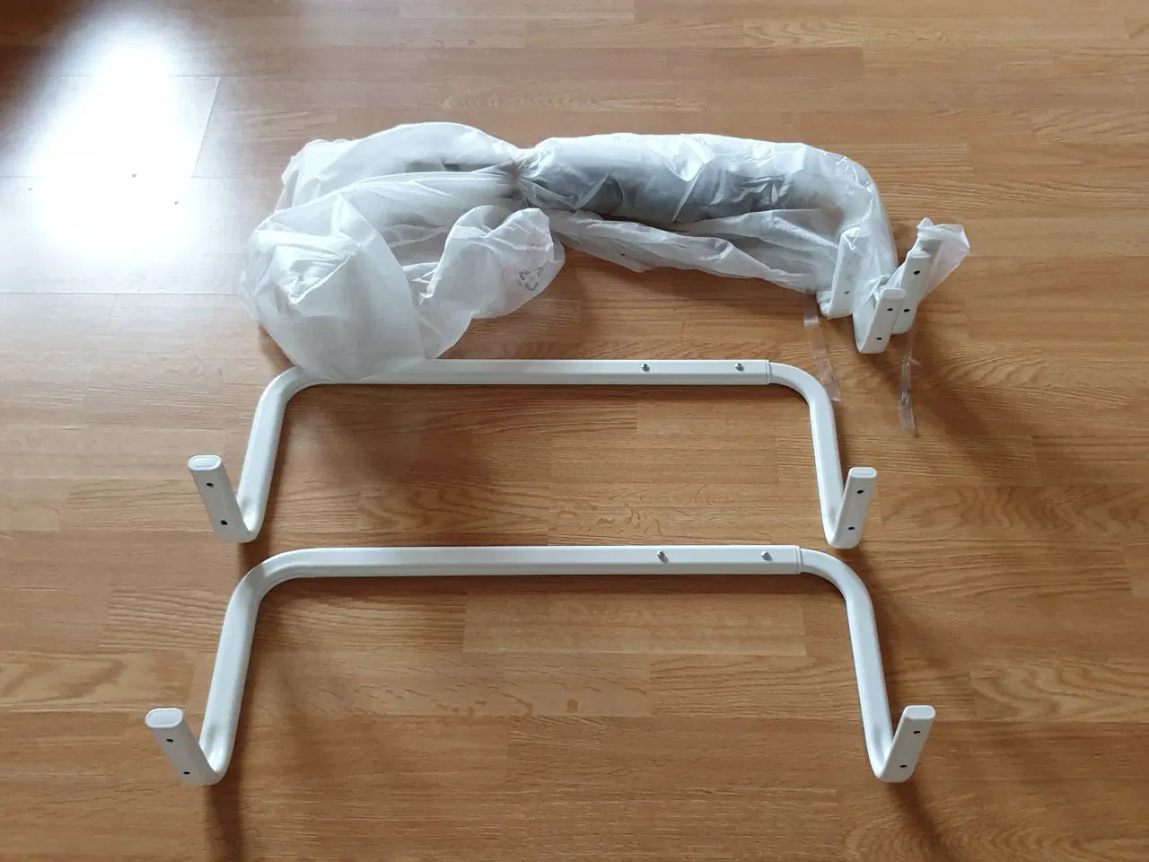 Billede 1 - Garderobe/vægstang 1stk10kr 6stk50kr