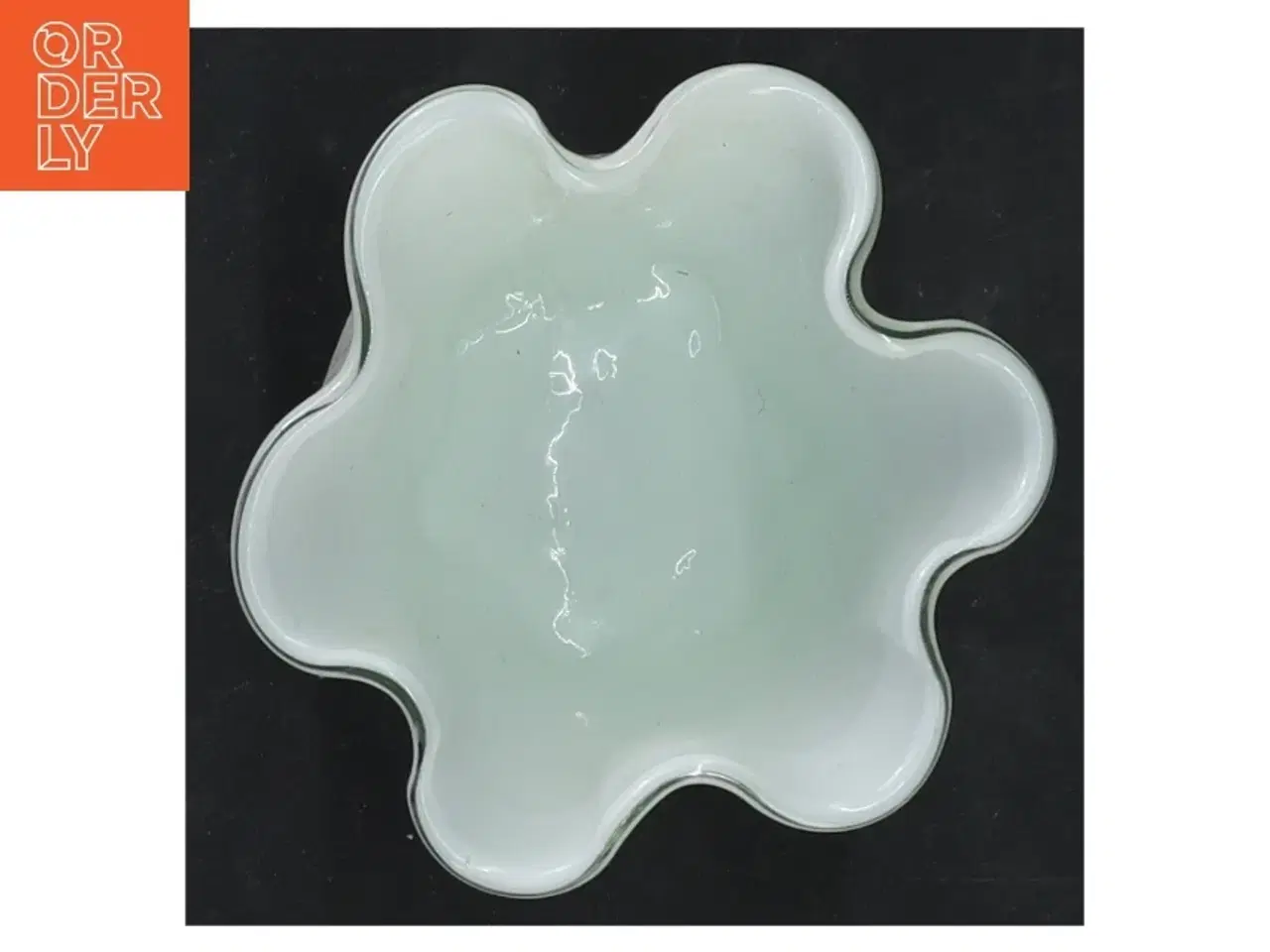 Billede 3 - Hvid glasvase (str. 9 cm)