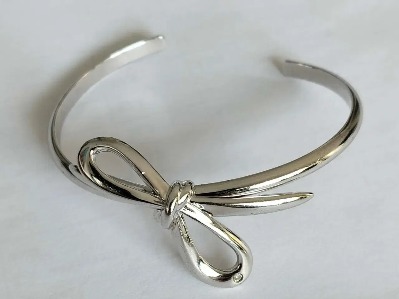 Billede 3 - HOT DIAMONDS ENGLAND ARMRING "FLOURISH OPEN BOW" 