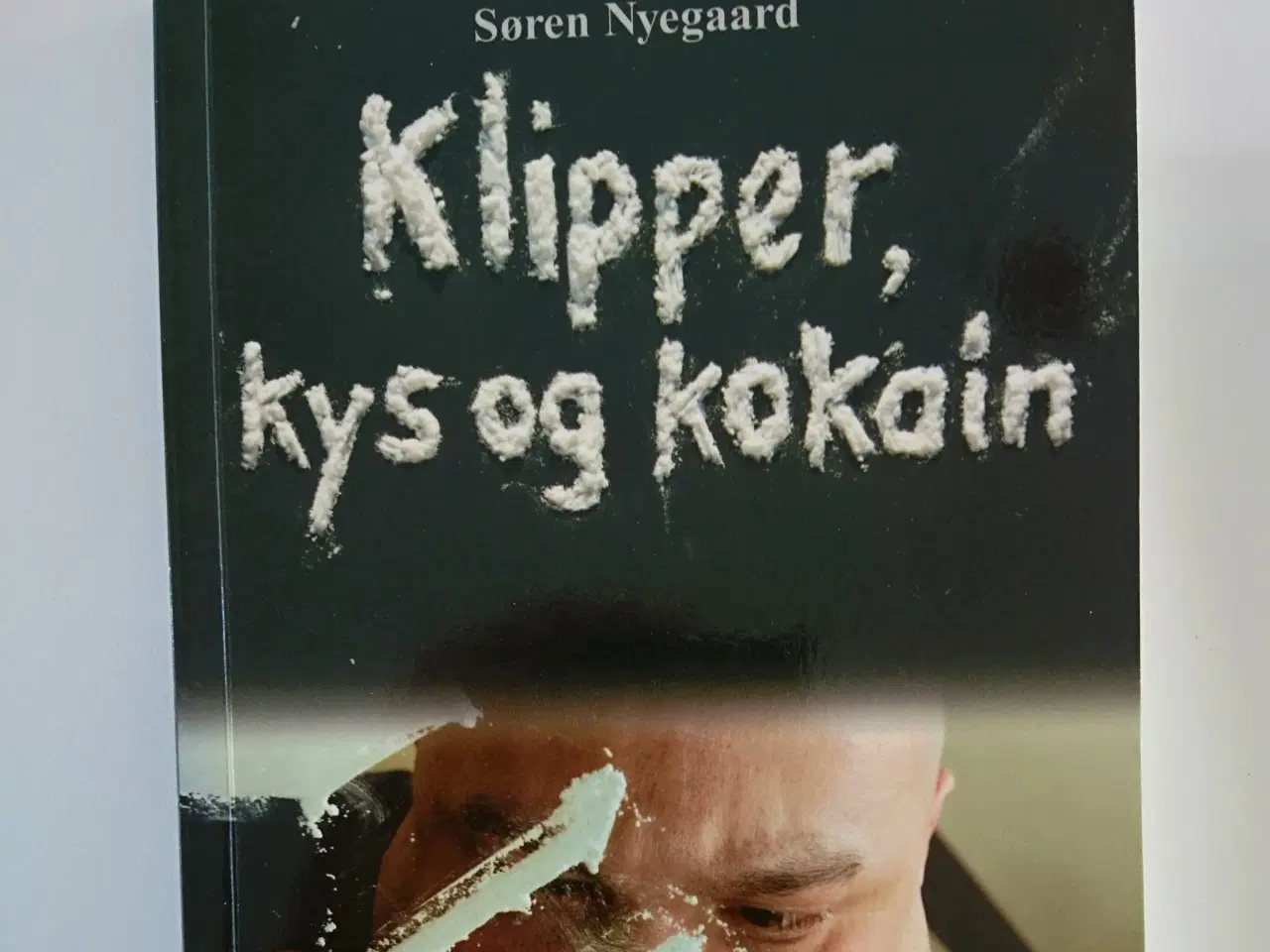 Billede 1 - Klipper, kys og kokain. Af Søren Nyegaard