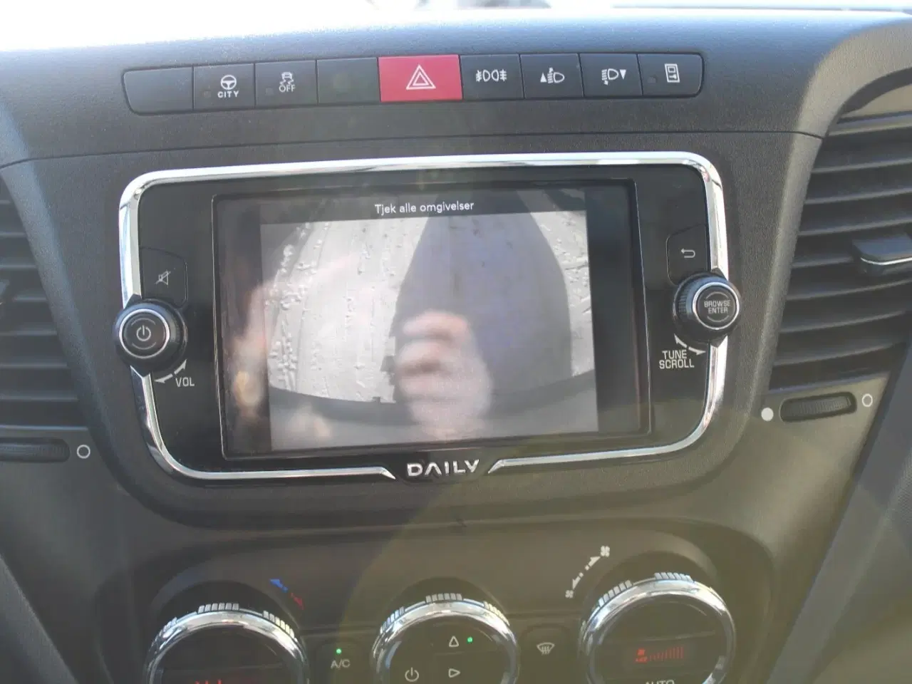 Billede 6 - Iveco Daily 3,0 35S18 Box m/lift AG8