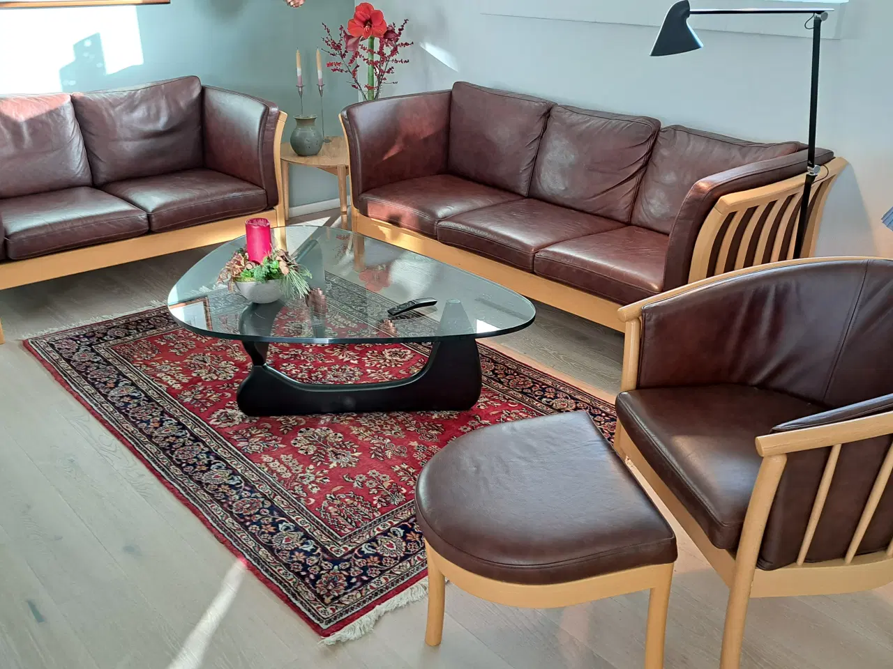 Billede 1 - Flot sofagruppe i lakeret bøg og læder