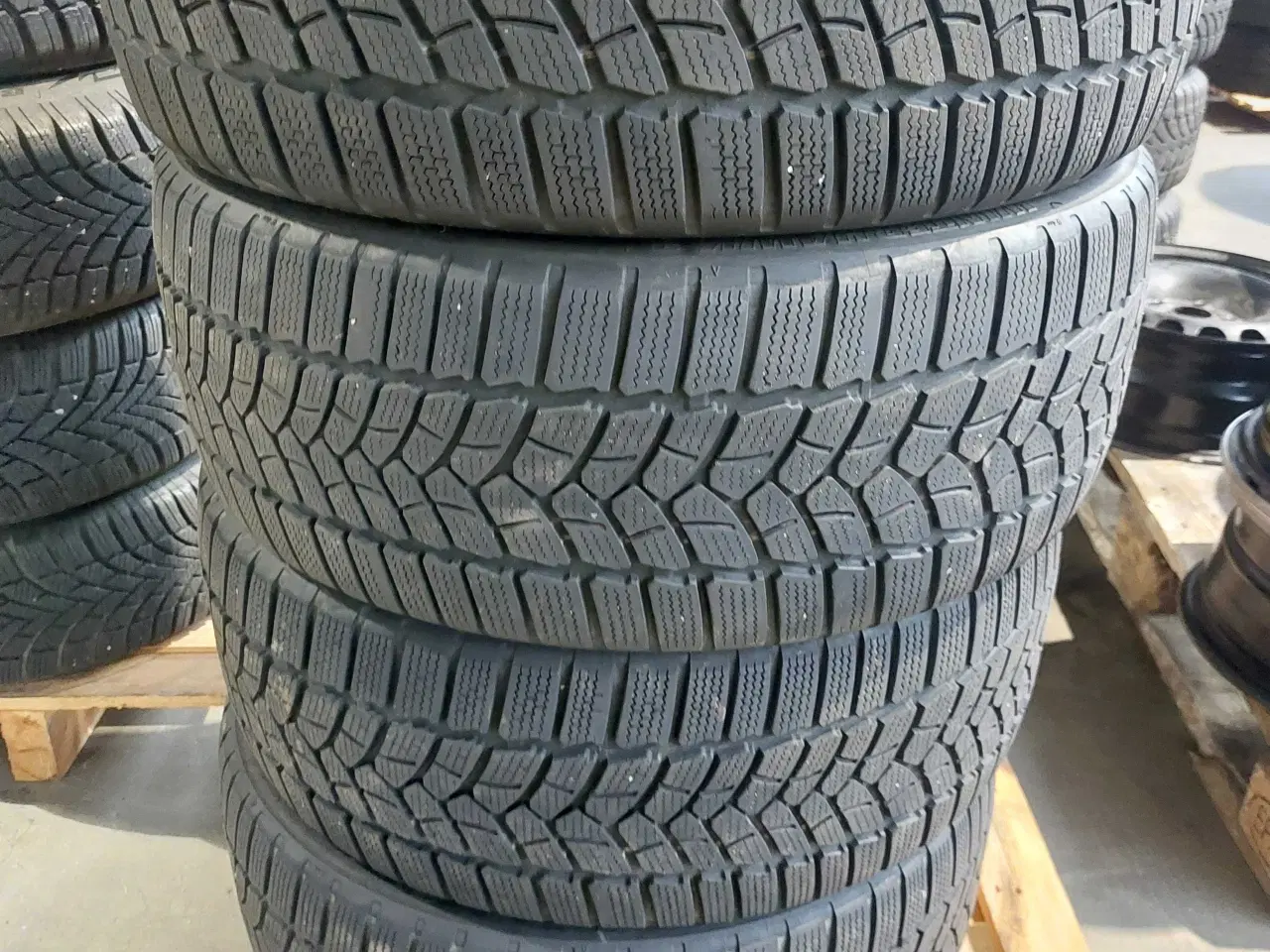 Billede 2 - Firestone vinterdæk 225/45 r18 95v 