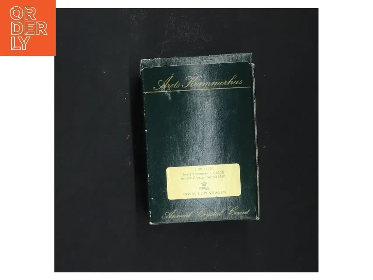 Billede 4 - Årets Kræmmerhus 1995 med rødt bånd fra Royal Copenhagen (str. 11x6 cm)