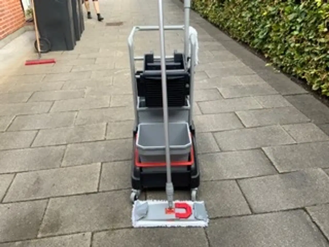 Billede 1 - Rengøringsvogn m/spande og fremføre samt moppegarn