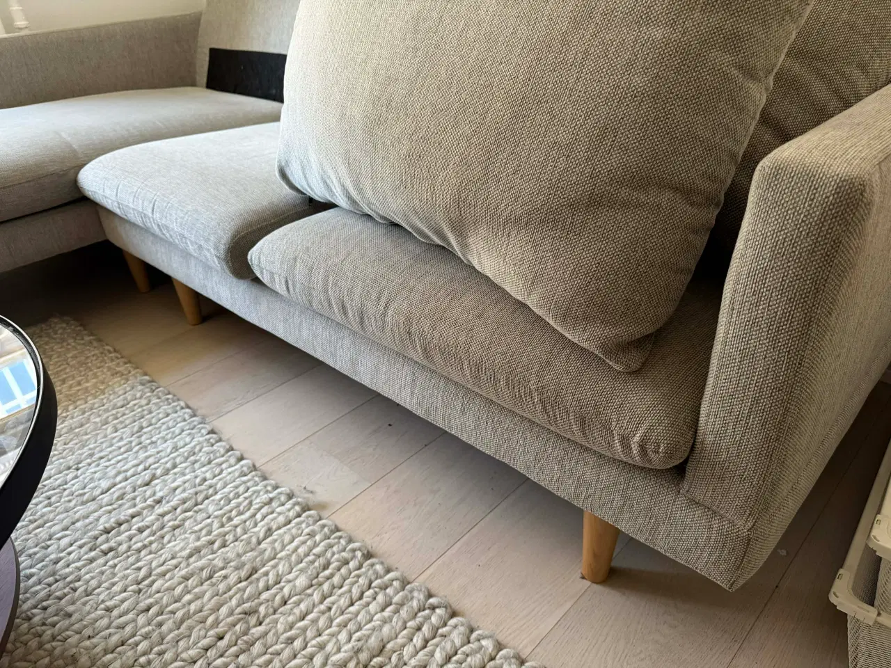 Billede 4 - BYD GERNE - Sofa med chaiselong i grå.