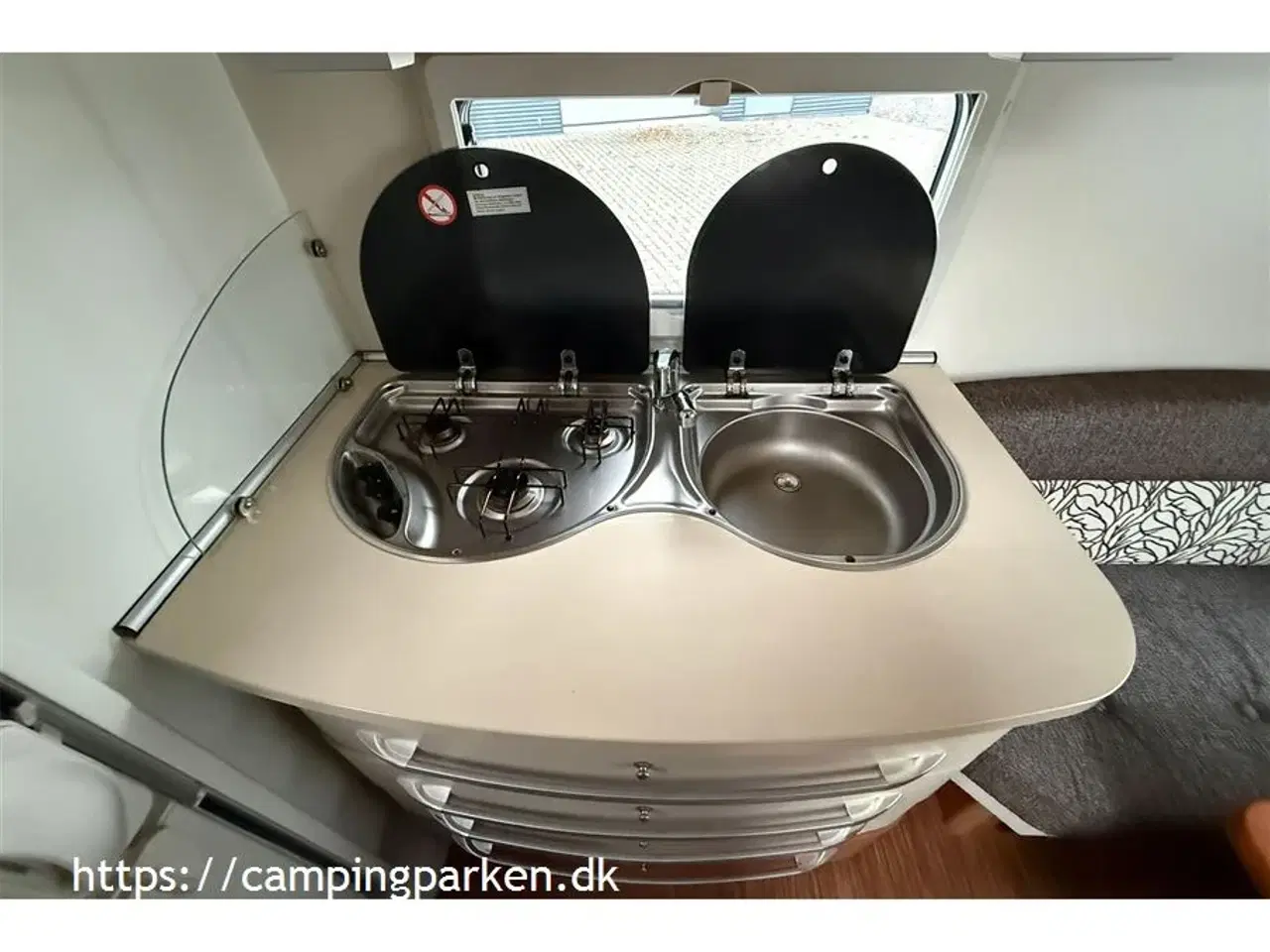 Billede 5 - 2011 - Hobby Excellent 440 SFr   Super fin lille rejsevogn med Isabella fortelt, klar til flere ture