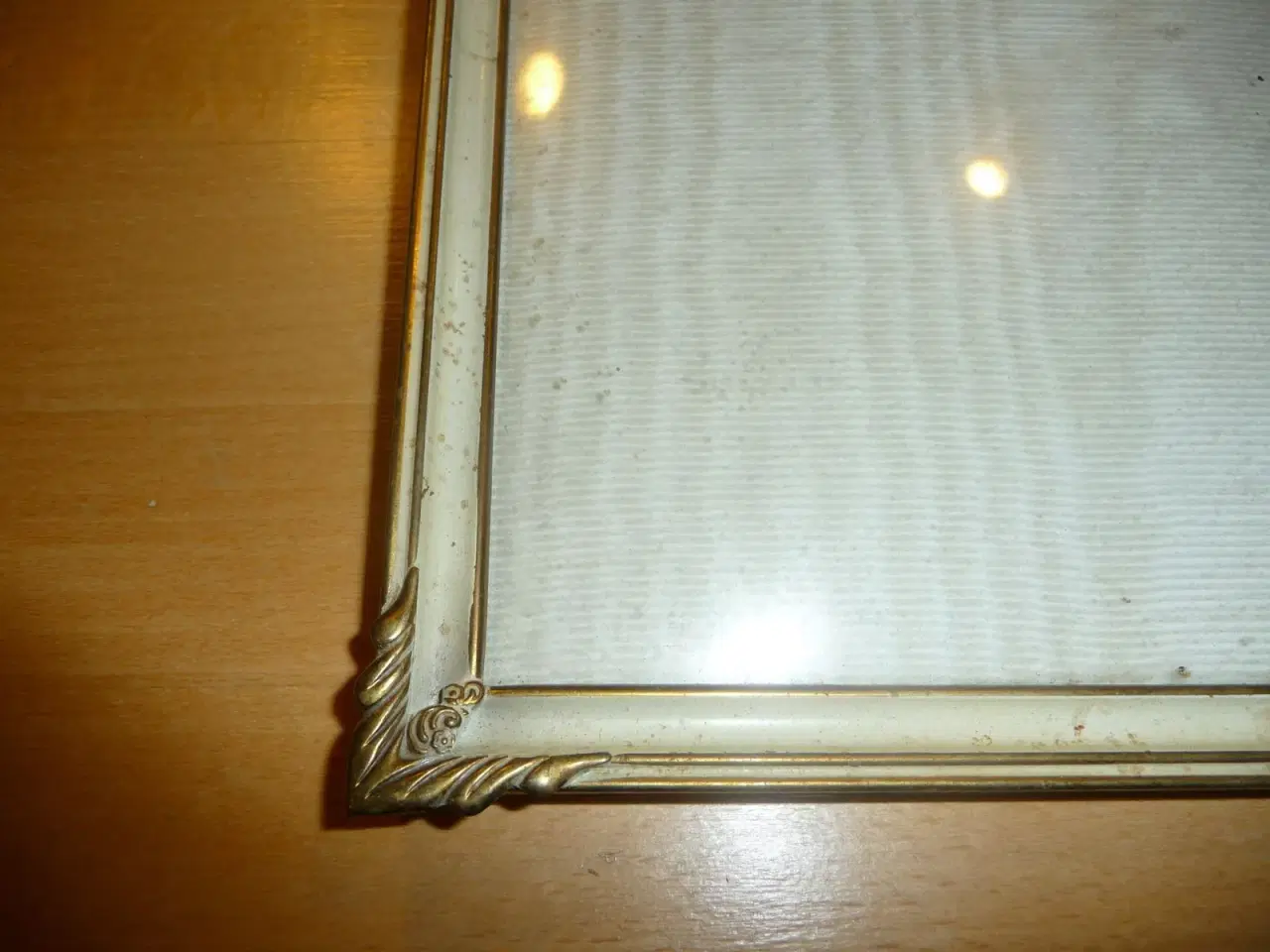 Billede 2 - hvid/guld ramme 25 x 19 cm