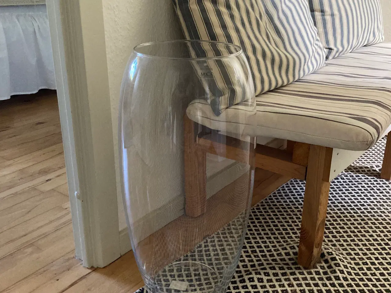 Billede 1 - Gulvvase af glas 55 cm høj og 20 cm i dia i toppe 
