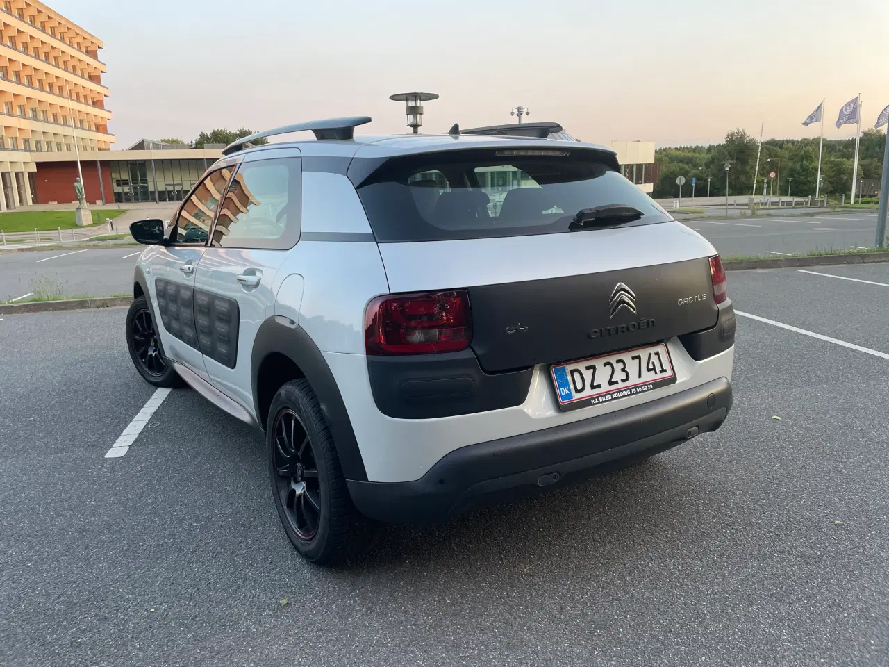 Billede 2 - CITROËN C4 Cactus 1,2 4-DØRS MED BAGKLAP 5 Man