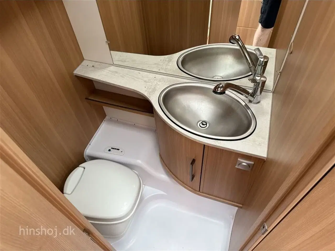 Billede 8 - 2021 - LMC Style 450 D   Lækker vogn med fritstående dobbeltseng fra Hinshøj Caravan A/S