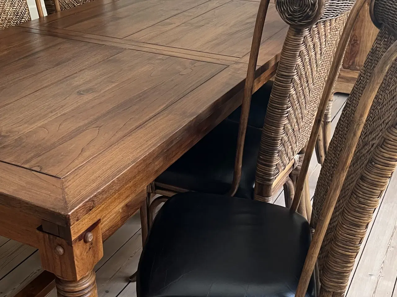 Billede 4 - Bord + 6 stole 