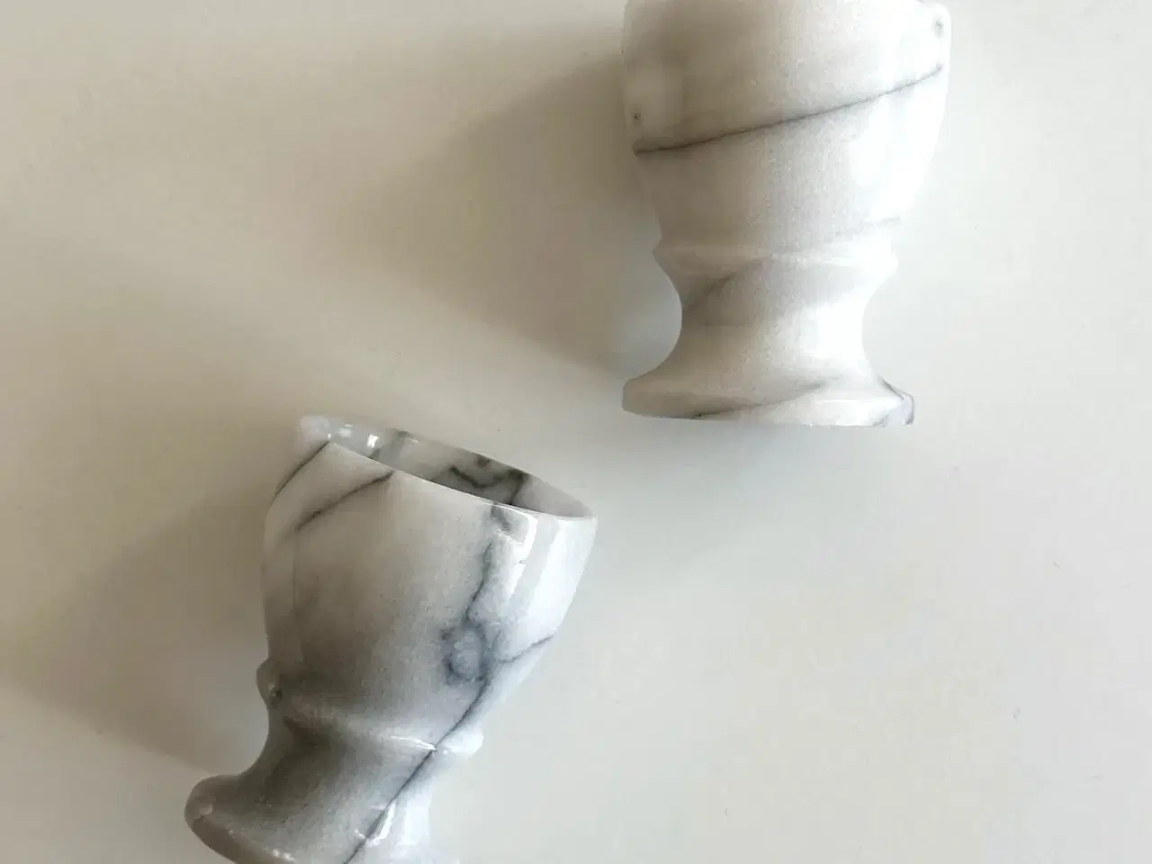 Billede 5 - Marmoræggebægre på fod, 2 stk samlet