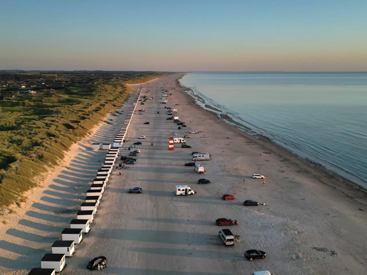 Billede 5 - Drone fotos: Løkken strand på lærredestryk 