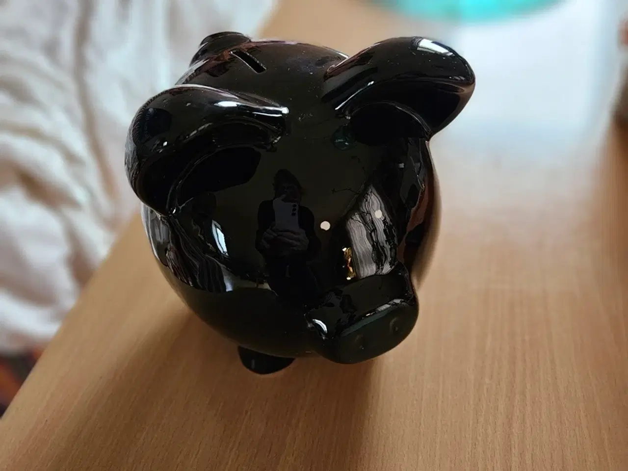 Billede 1 - Sort sparegris med intakt prop i bunden