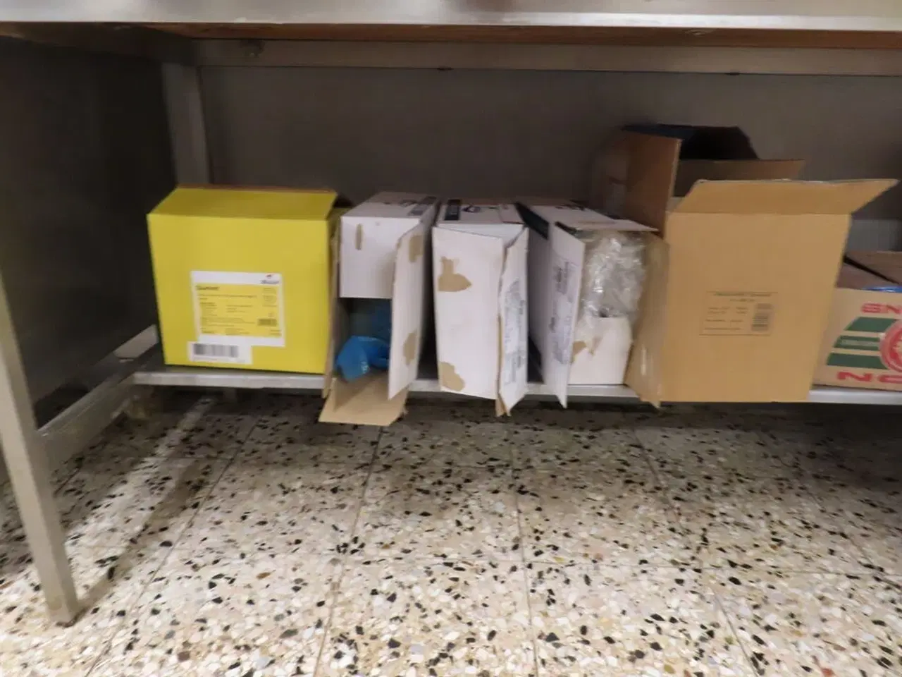 Billede 4 - Arbejdsbord med indhold