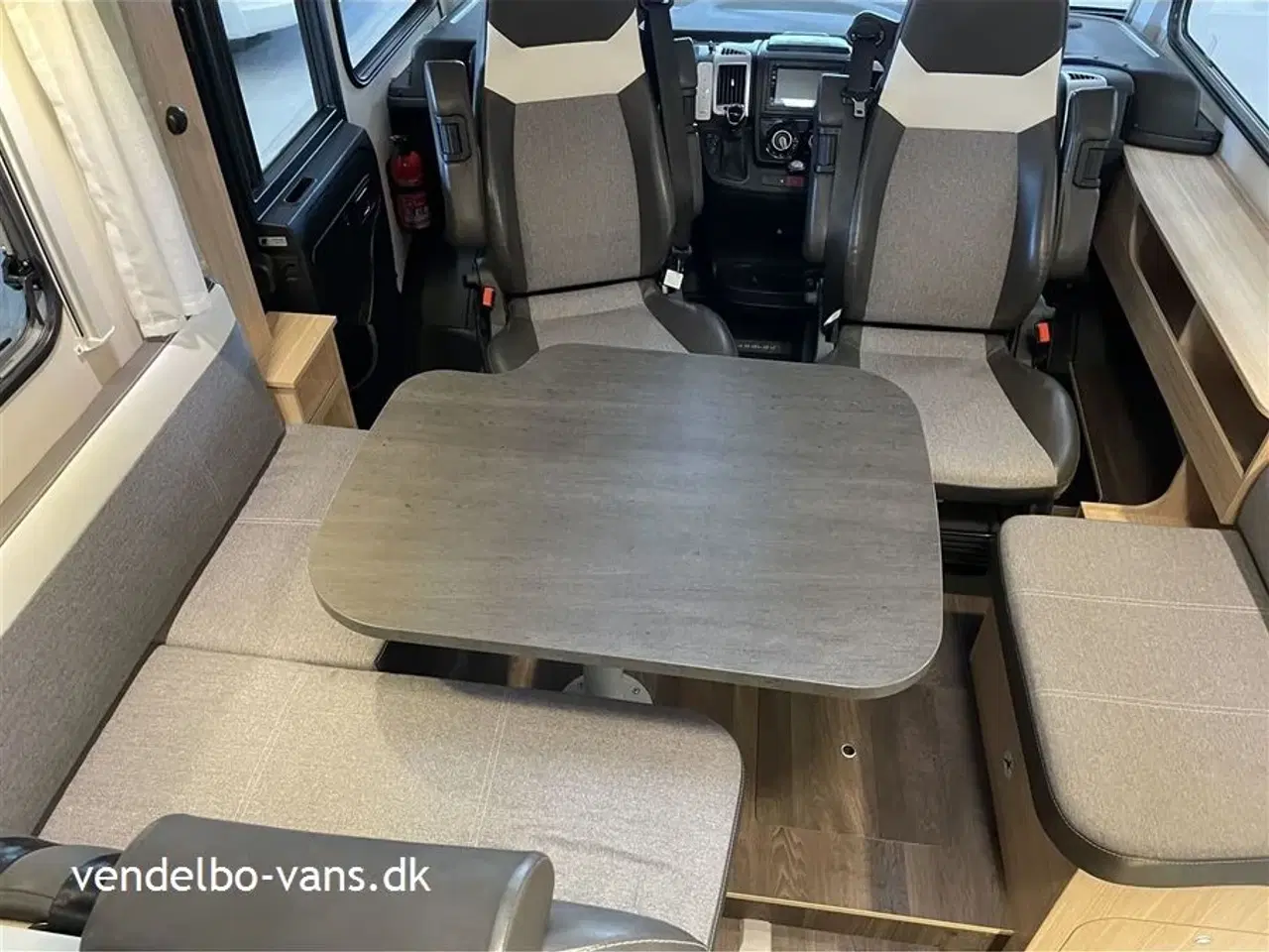 Billede 4 - 0 - SunLight I 69 L Aut.   Bemærk det lave km tal - 160 HK - 9 trins automatgear