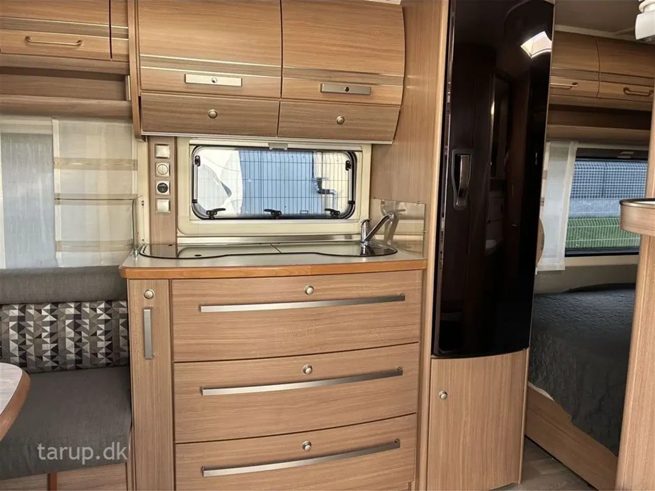 Billede 14 - 2014 - Fendt Bianco 465 SFB Fortelt: Isabella Sun Shine Plus m/ fronter, mover, cykelholder, rundsiddegruppe, tv-antenne, stort 135 l. køleskab, 3 gasblus,