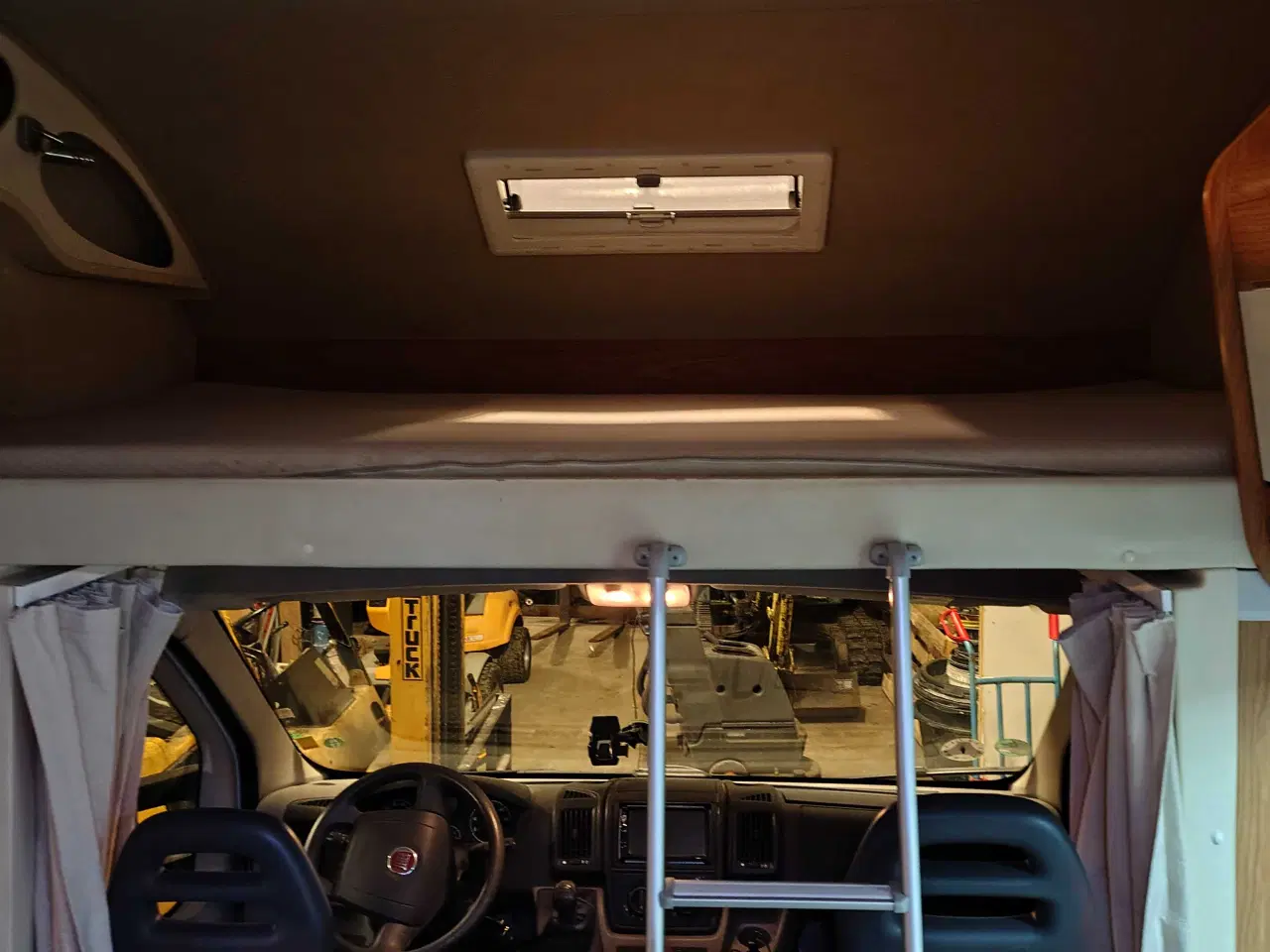 Billede 9 - Autocamper med køje, til den store familie.