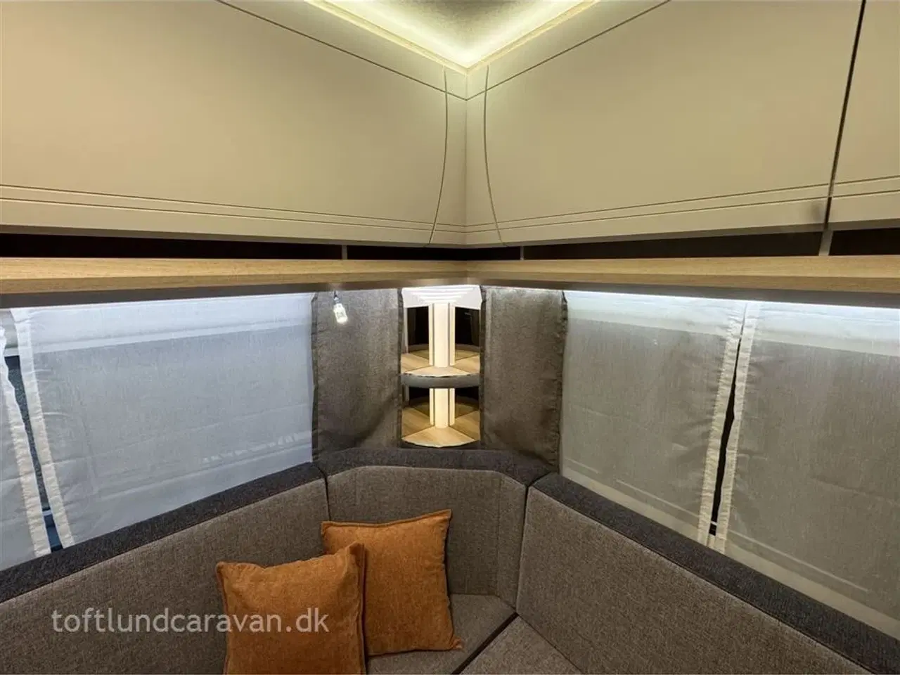 Billede 10 - 2026 - Hobby De Luxe 495 UL   NY 2026. Sønderjyllands aut. HOBBY forhandler. Enkeltsenge m/lameludtræk, NU PÅ LAGER TIL OMGÅENDE LEVERING.